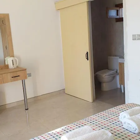 Glaro Garden Hotell Agia Trias