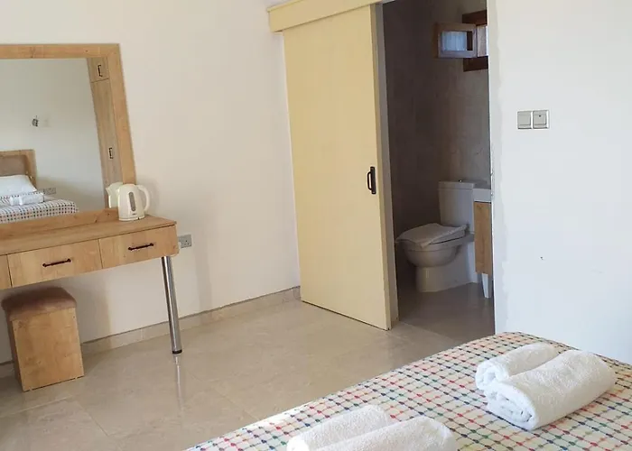 Glaro Garden Hotel Agia Trias